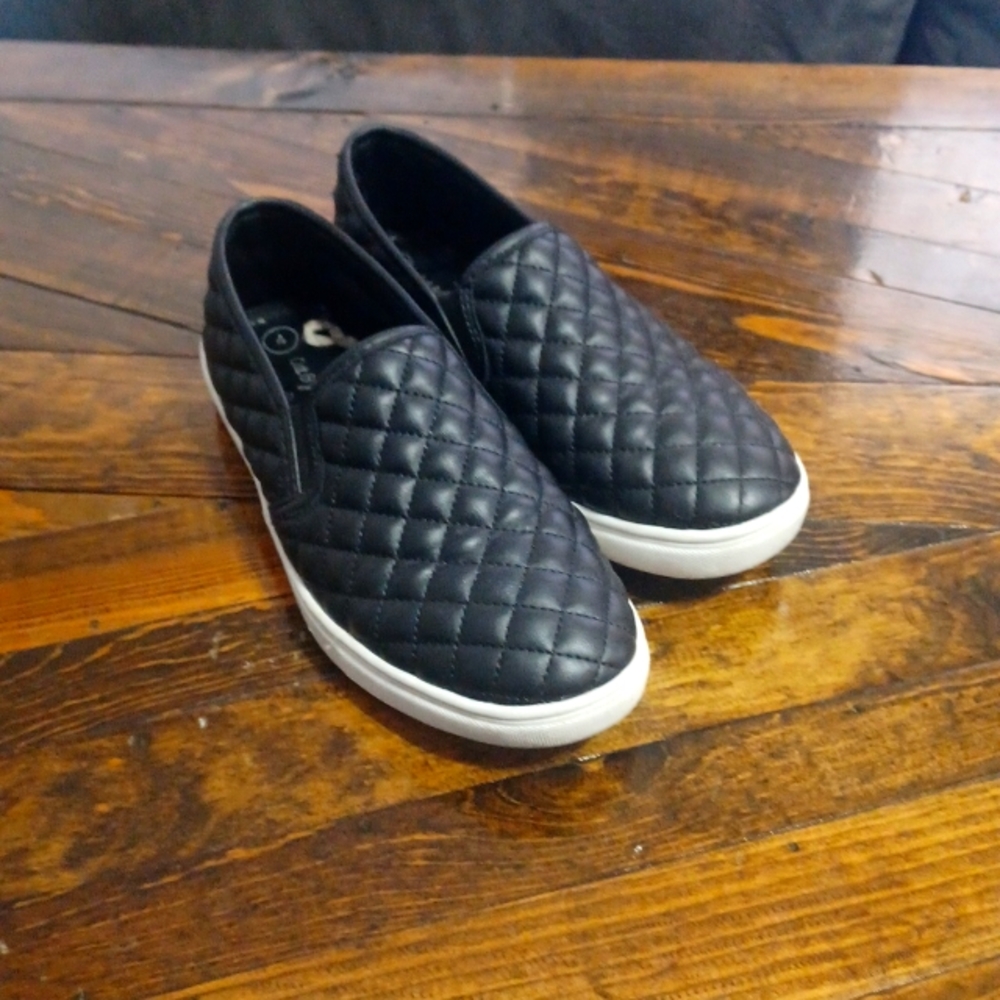 Black woven slip-on shoes